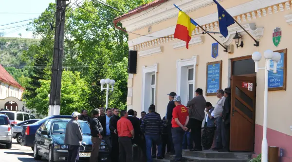 comasarea localitatilor sub 1 500 de locuitori ministrul dezvoltarii ramane un functionar intr un birou ce economie face statul