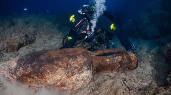 pierduta timp de 67 de ani sub apele italiei o epava fantoma romana a fost redescoperita 9 amfore o poveste care renaste