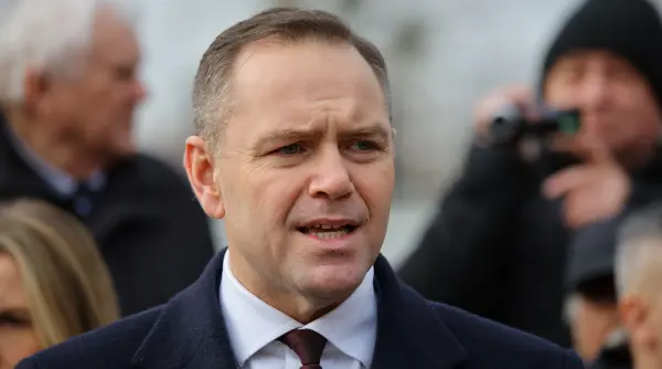 presedintele poloniei si a intors avionul din drum dupa ce politia s a dus la tribunalul constitutional trebuie sa fiu in tara