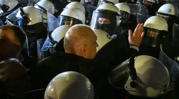 criza politica in polonia presedintele curtii constitutionale demis proteste si politie karol nawrocki a intrat cu forta in cladire