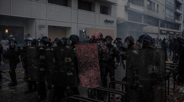 Franța scoate în stradă 70.000 de polițiști în al treilea weekend de proteste: "E risc foarte ridicat de tulburare a ordinii publice"