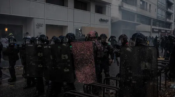 franta scoate in strada 70 000 de politisti in al treilea weekend de proteste exista risc foarte ridicat de tulburare a ordinii publice