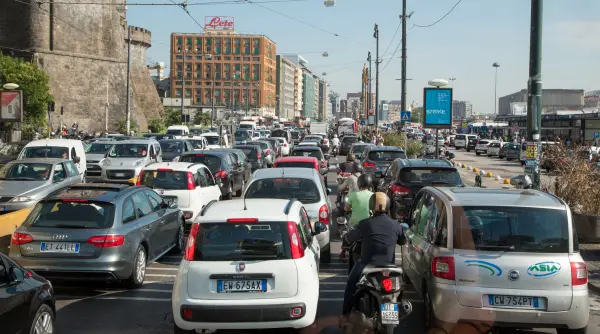 in italia soferii pot avea de acum placute de inmatriculare personalizate taxa este de 600 de euro