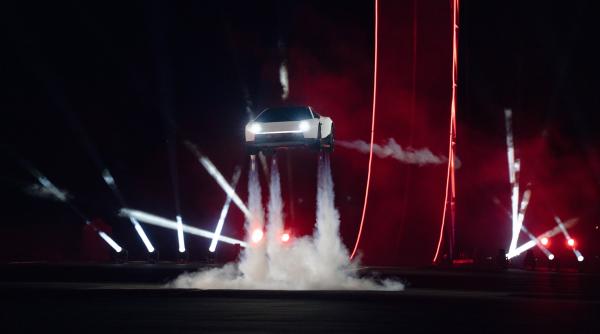 Roadsterul „zburător” al lui Musk este doar începutul. Planul prin care Tesla vrea să facă bani din software, nu din mașini
