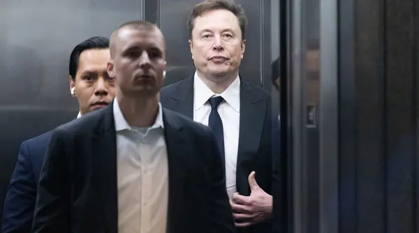 viata in elonville elon musk cumpara casele vecinilor nemultumiti de centrele lui de date daca promit sa nu l dea in judecata