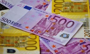 Cursul valutar: Euro se vinde şi cu peste 4,85 lei la băncile comerciale