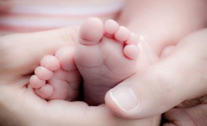 Ce spun specialiștii despre nașterea prin cezariană. Care sunt riscurile la care sunt supuse femeile