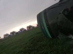 Autocar răsturnat pe câmp din cauza tornadei, în Călărași. A fost activat planul roșu de intervenție. Sunt șapte victime 