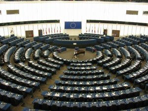 ALEGERI EUROPARLAMENTARE 2019: Primele estimări ale noului Parlament și ale prezenței la vot
