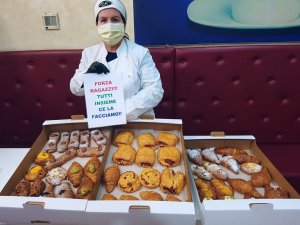 Româncă din Italia gătește gratis micul dejun pentru medicii care tratează bolnavii cu COVID-19: Mă trezesc la 4 dimineața, o fac pentru ei