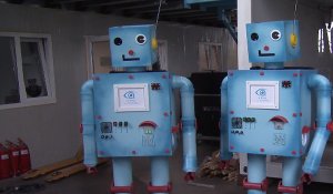 Roboții care iau temperatura, noii colegi ai elevilor din Capitală