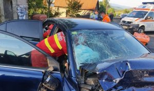 Accident cu patru răniți în Dolj. Un șofer a intrat, din neatenție, într-o altă mașină