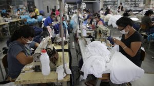 Fabrică de pantoloni închisă din cauza pandemiei de coronavirus