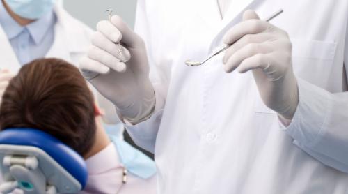 Dramă trasă la indigo! În 2020, un băiețel a murit după o anestezie realizată la un cabinet stomatologic din Pitești. Ce s a întâmplat după ce cazul nu a mai fost mediatizat