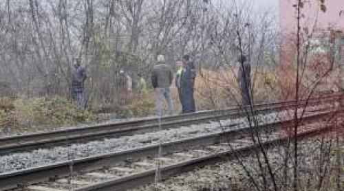 O tânără din Bacău, găsită decedată, lângă o șină de cale ferată. Ar fi fost ucisă aseară. Autorul este în continuare căutat