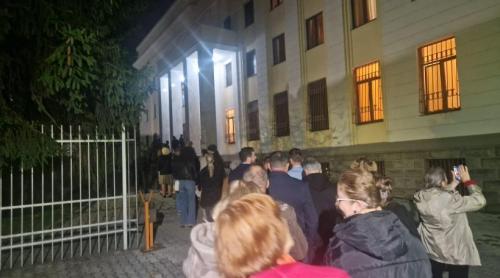 REPORTAJ: Seară de film și spălare de creier la Ambasada Rusiei la București. Reacția publicului român: aplauze frenetice