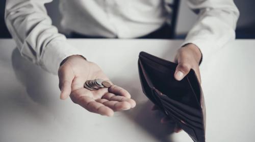 Salariul minim în România   2.574 de lei lunar pentru ca aproape un milion de români să supraviețuiască: 'Ne descurcăm cum putem'