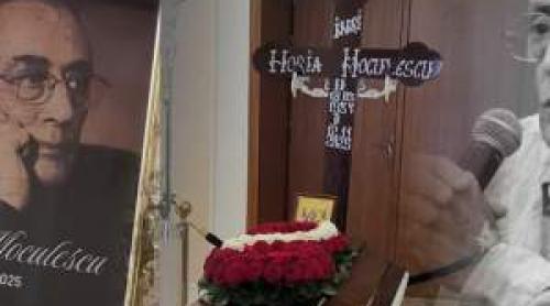 Sicriul cu trupul neînsuflețit al lui Horia Moculescu a fost depus la Teatrul de Revistă „Constantin Tănăse”. Familia și apropiații îi aduc un ultim omagiu
