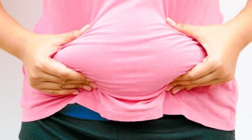  5 sfaturi de la o antrenoare de fitness care te vor ajuta să scapi de grăsimea de pe abdomen în doar câteva săptămâni