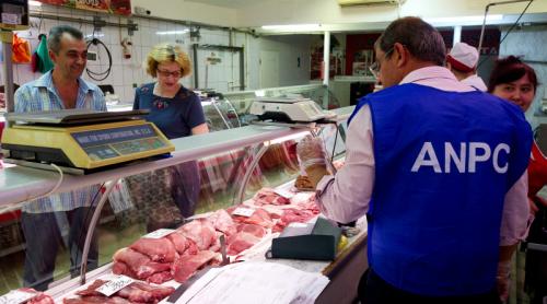 Alimente expirate, mizerie și nereguli în magazinele din România. ANPC a aplicat amenzi istorice