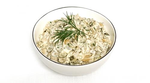 Cum fac bulgăroaicele salata cu ciuperci și maioneză de Revelion. Ingredientul secret care îi dă un gust aparte