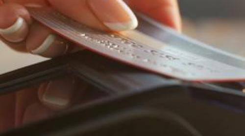 Cum foloseşti corect cardul de credit. Exemplu la cumpărarea unui televizor de 3.000 de lei