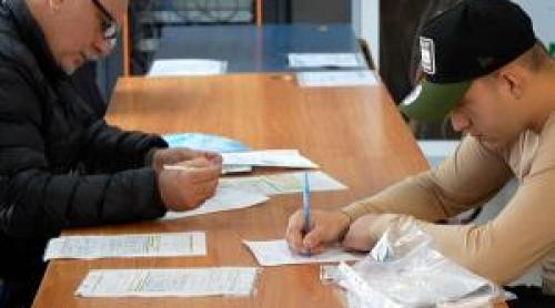 Cum trebuie să procedeze românii care îşi găsesc maşina lovită. Soluţionarea, în cel mult 6 luni