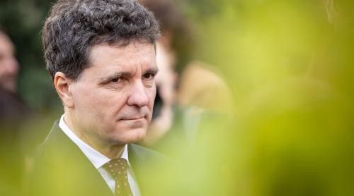 După ce a contestat “Legea Novak” la CCR, Nicușor Dan a plecat din România și s a întâlnit cu celebrul fotbalist român: „O resursă neprețuită”. Foto