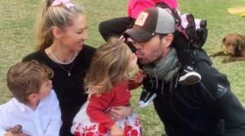 Enrique Iglesias a devenit tată din nou! Anna Kournikova a născut pentru a patra oară