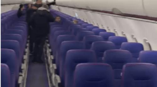 Imagini virale dintr un avion aproape gol. Doar șapte români au zburat spre Londra