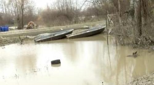 Imaginile dezastrului după golirea barajelor de pe Argeș. Ferme și adăposturi, înghițite de ape în câteva ore