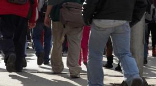 Joburi pentru cei fără studii superioare. Salariile pornesc de la 3.500 de lei