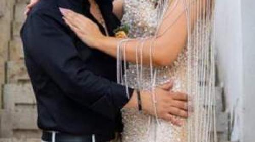 Manelistul care a făcut copil cu amanta îi face declarații de dragoste soției. Cei doi sărbătoresc 17 ani de relație