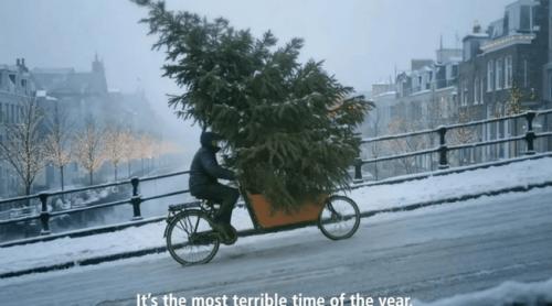 McDonald's retrage reclama de Crăciun „înfiorătoare” realizată cu Inteligența Artificială după reacțiile negative ale telespectatorilor: „La fel de reală ca hamburgerii lor”