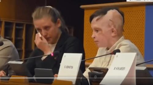 Moment sfâșietor în Parlamentul European. O interpretă a izbucnit în lacrimi când traducea mărturia unui copil ucrainean despre moartea mamei sale