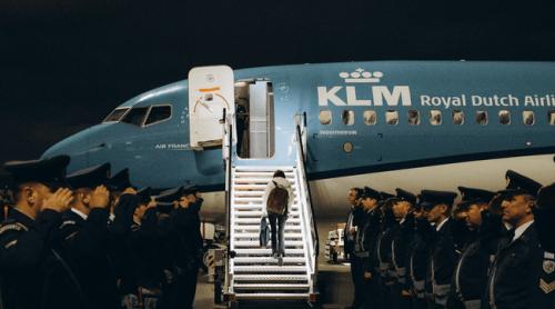 O fotografie cât o mie de cuvinte, cu Maia Sandu. Detaliul surprins la plecarea din Grecia spre Olanda