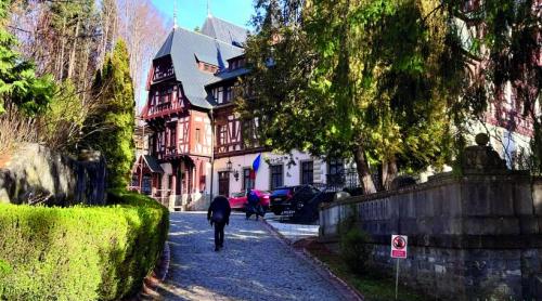Peleșul și Castelul Cantacuzino, magnet pentru turiștii străini