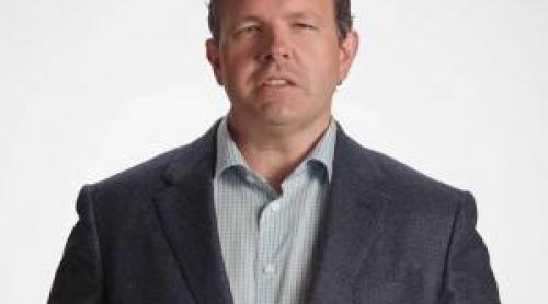 Peste 500 de angajaţi s au trezit în conturi cu bonusuri de câte 400.000 de dolari