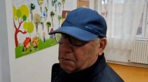 Reacţia unui bărbat, prins că şi a fotografiat buletinul de vot. "Am auzit bliţul de 2 3 ori"