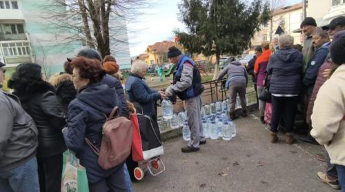 REPORTAJ. Goana după apă: Cum au supraviețuit, două săptămâni, oamenii din „Sahara de Prahova”