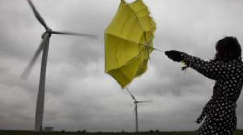 România, măturată de vânt puternic! ANM a emis cod galben și portocaliu