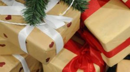 Românii se pregătesc pentru un Crăciun mai scump. 40% dintre ei alocă între 500 și 1.000 de lei pentru cadouri