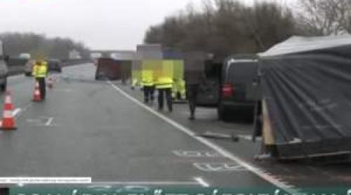 Un român și un polițist maghiar au fost omorâți pe banda de urgență. Un microbuz românesc a dat peste ei