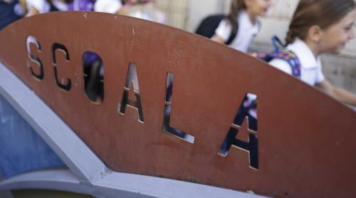 Zi liberă pentru toți părinții, în prima zi a anului școlar. Lege adoptată în Senat