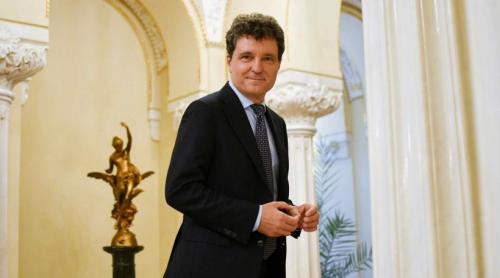 Acuzații grave la adresa lui Nicușor Dan: ar fi luat salarii ilegal, fără diplome recunoscute în țară