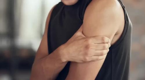 Adio mers la sală! O singură mișcare zilnică de braț, de trei secunde, crește forța musculară