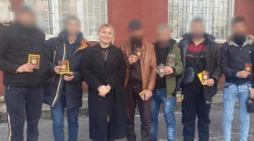 „Am fost păcăliți”: O fostă profesoară rusă recrutează tineri din țări sărace să moară pe frontul din Ucraina. „Cadavre peste tot, unii și au pierdut mințile”