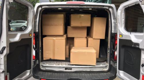 Atenție, un nou tip de escrocherie în România! ”Curierul fantomă” te curăță de bani