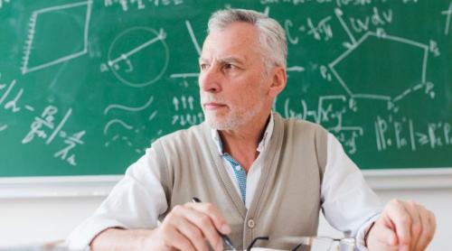 Cadrele didactice, alergate între școlile din județe, dacă au peste 65 de ani