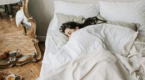 Ce spune despre tine dacă nu poți dormi fără pătură vara. Cum îți joacă psihicul feste